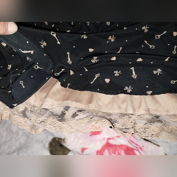 Xhilaration women's large skirt with lace underneath - Picture 3 of 8